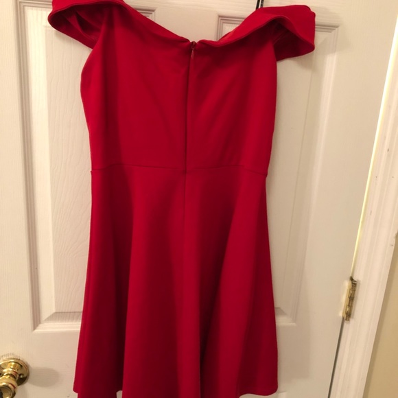 Off the shoulder red dress - Picture 3 of 4